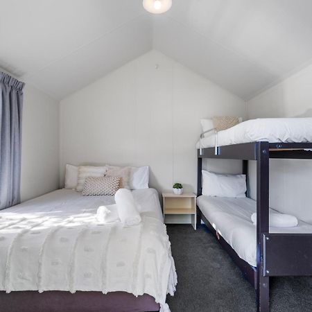 Tasman Holiday Parks Picton Εξωτερικό φωτογραφία A bunk bed in a bedroom