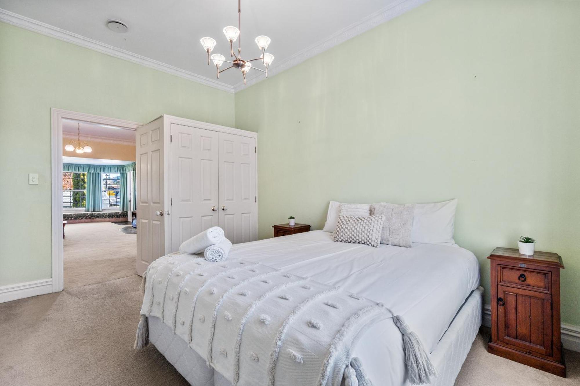 Tasman Holiday Parks Picton Εξωτερικό φωτογραφία A bedroom