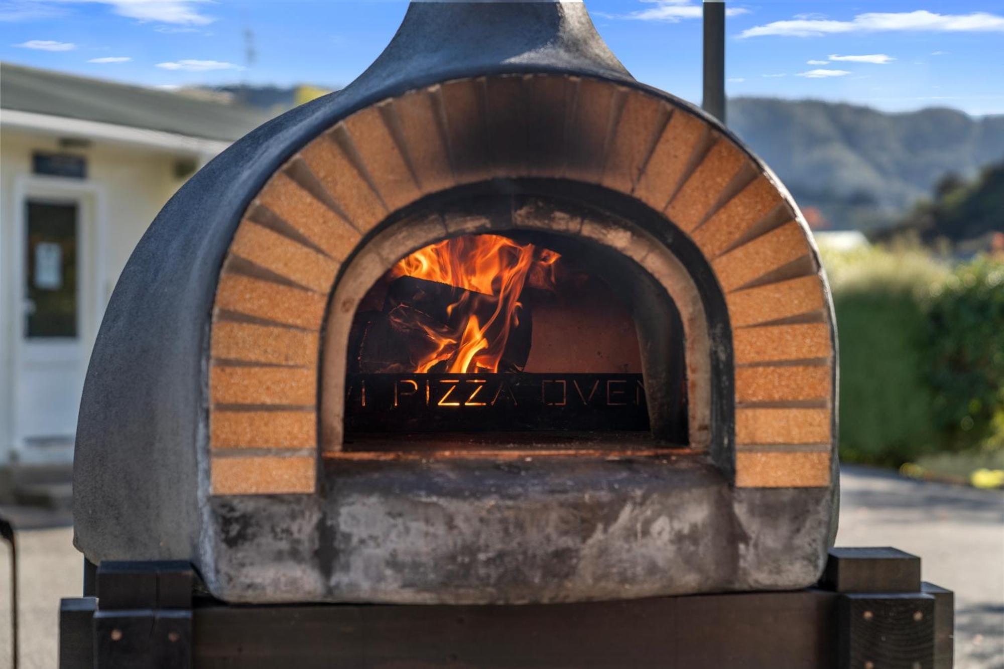 Tasman Holiday Parks Picton Εξωτερικό φωτογραφία Wood-burning pizza oven