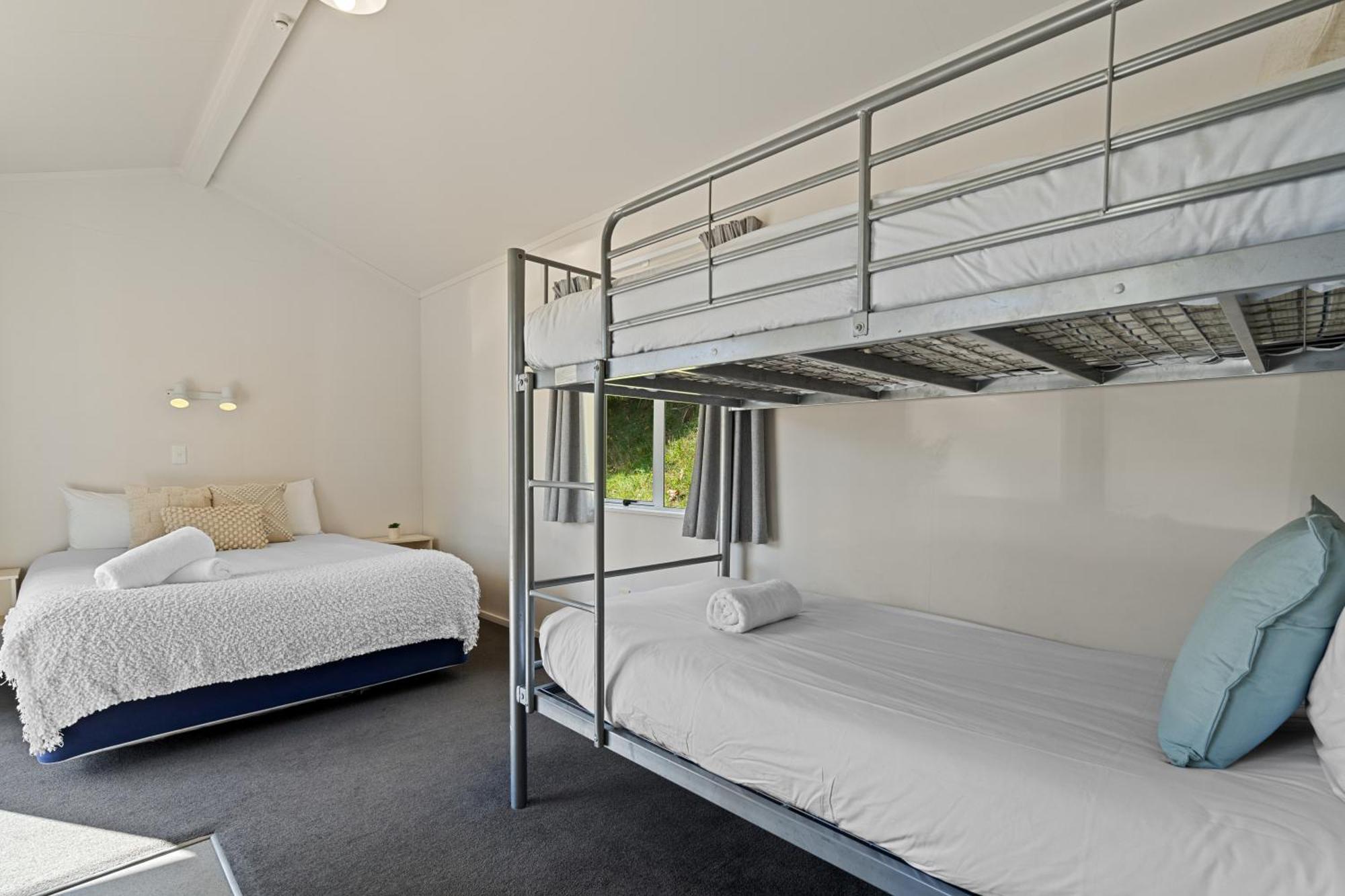 Tasman Holiday Parks Picton Εξωτερικό φωτογραφία A bunk bed