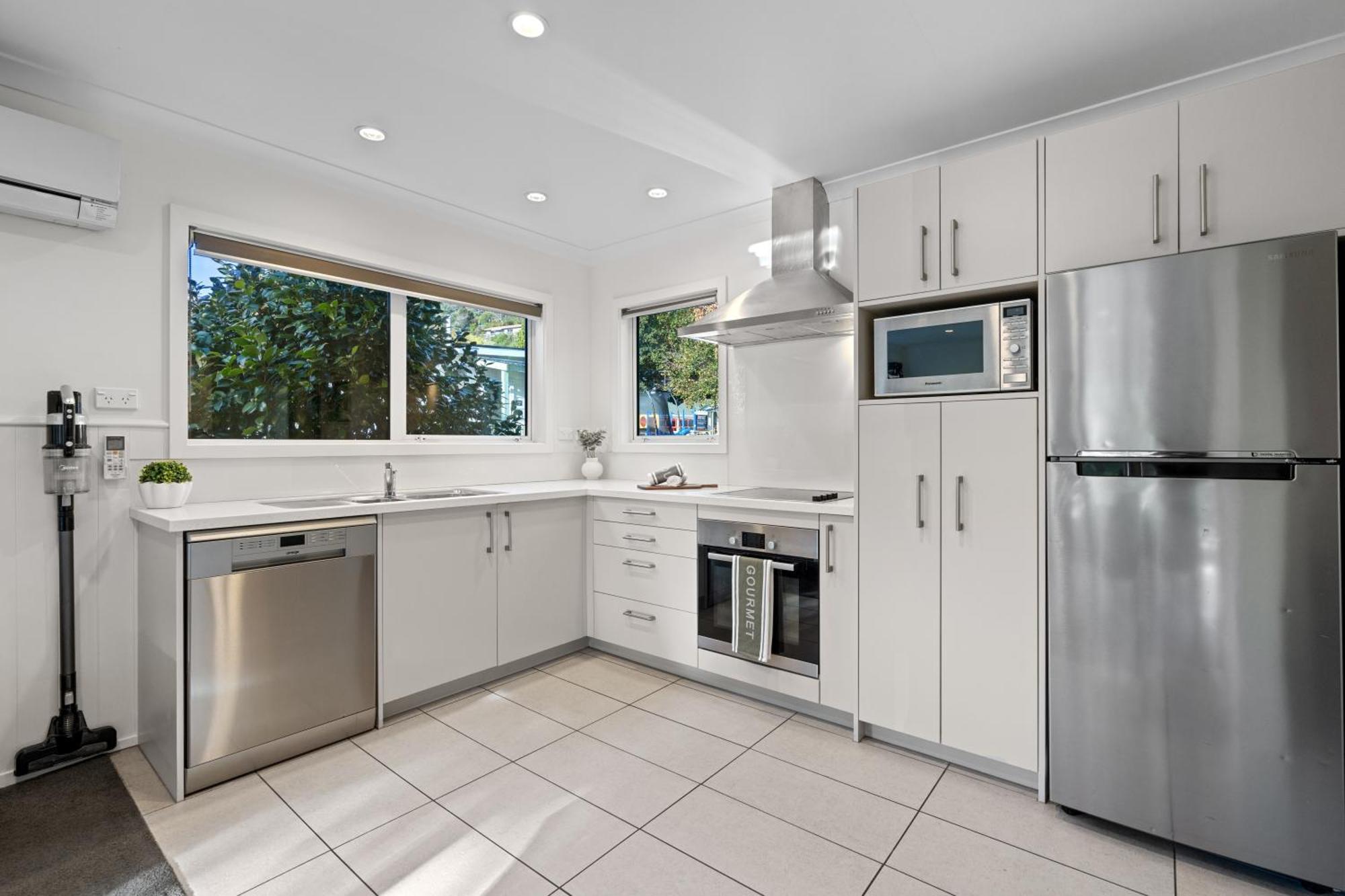 Tasman Holiday Parks Picton Εξωτερικό φωτογραφία A modern Australian kitchen