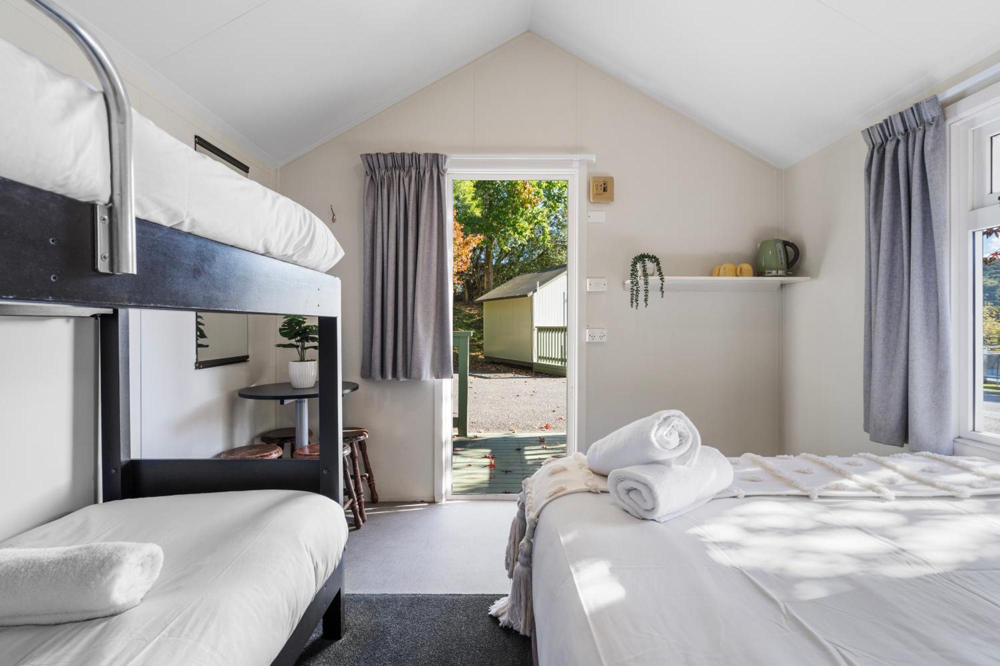 Tasman Holiday Parks Picton Εξωτερικό φωτογραφία A room at the motel