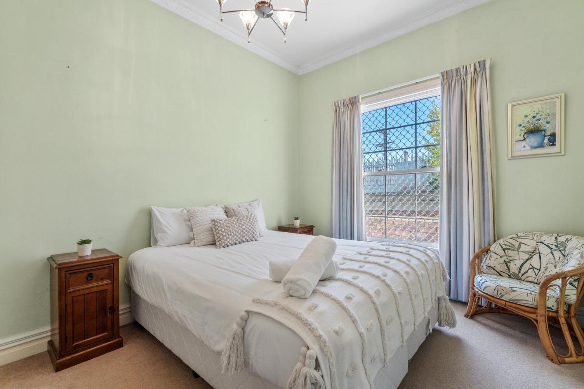 Tasman Holiday Parks Picton Εξωτερικό φωτογραφία A bedroom