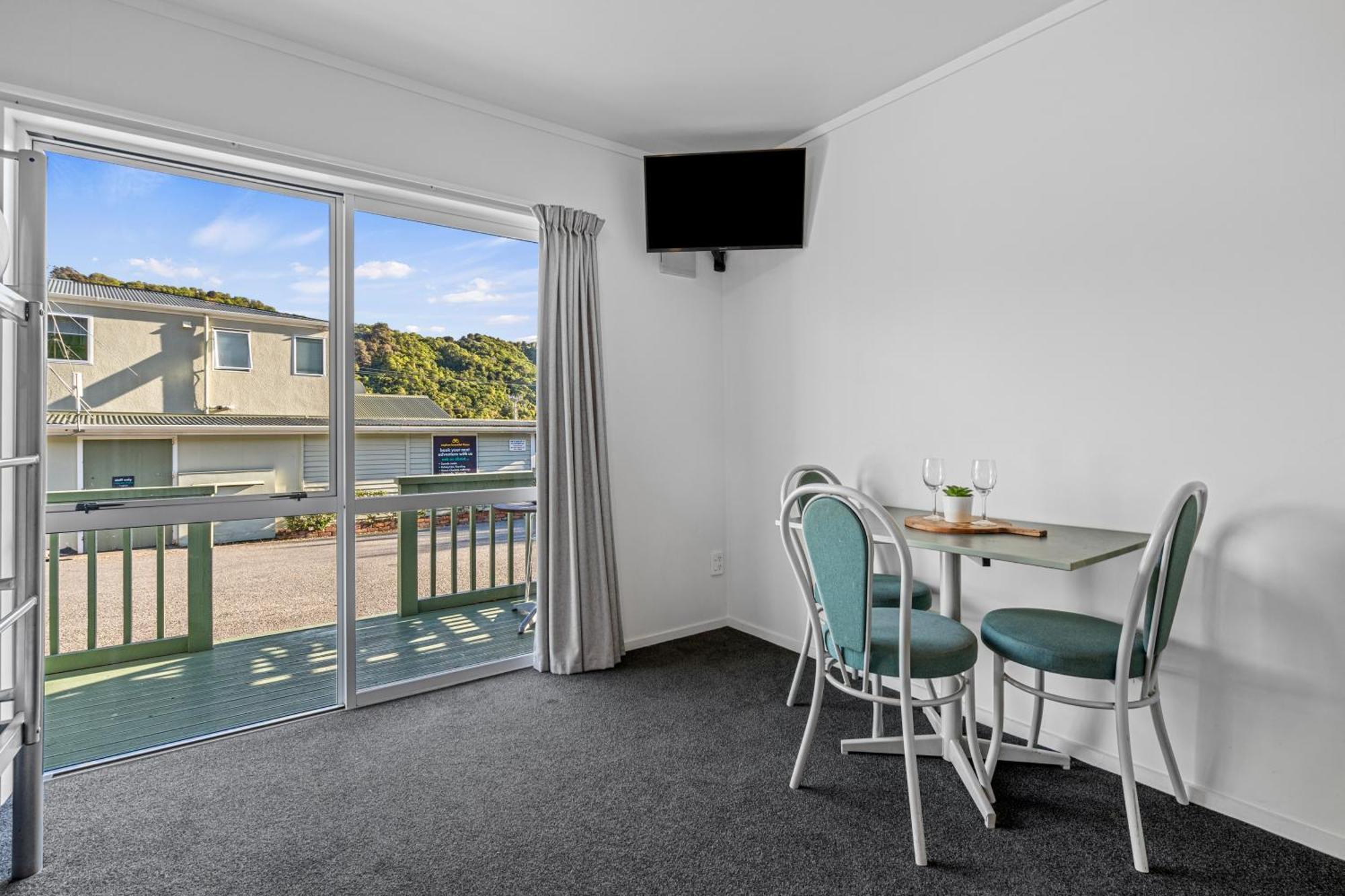 Tasman Holiday Parks Picton Εξωτερικό φωτογραφία A typical studio apartment