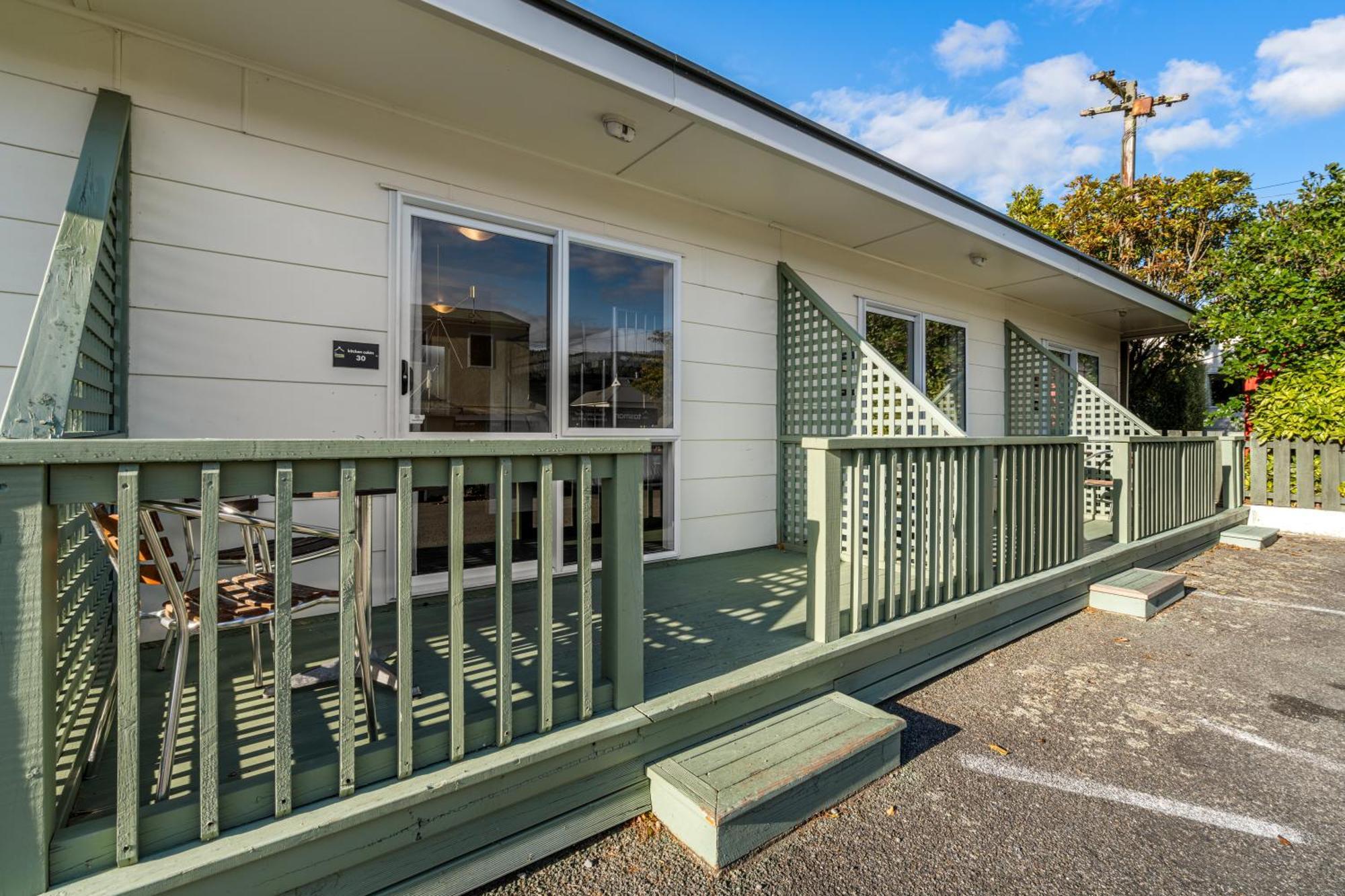 Tasman Holiday Parks Picton Εξωτερικό φωτογραφία A typical motel room in New Zealand
