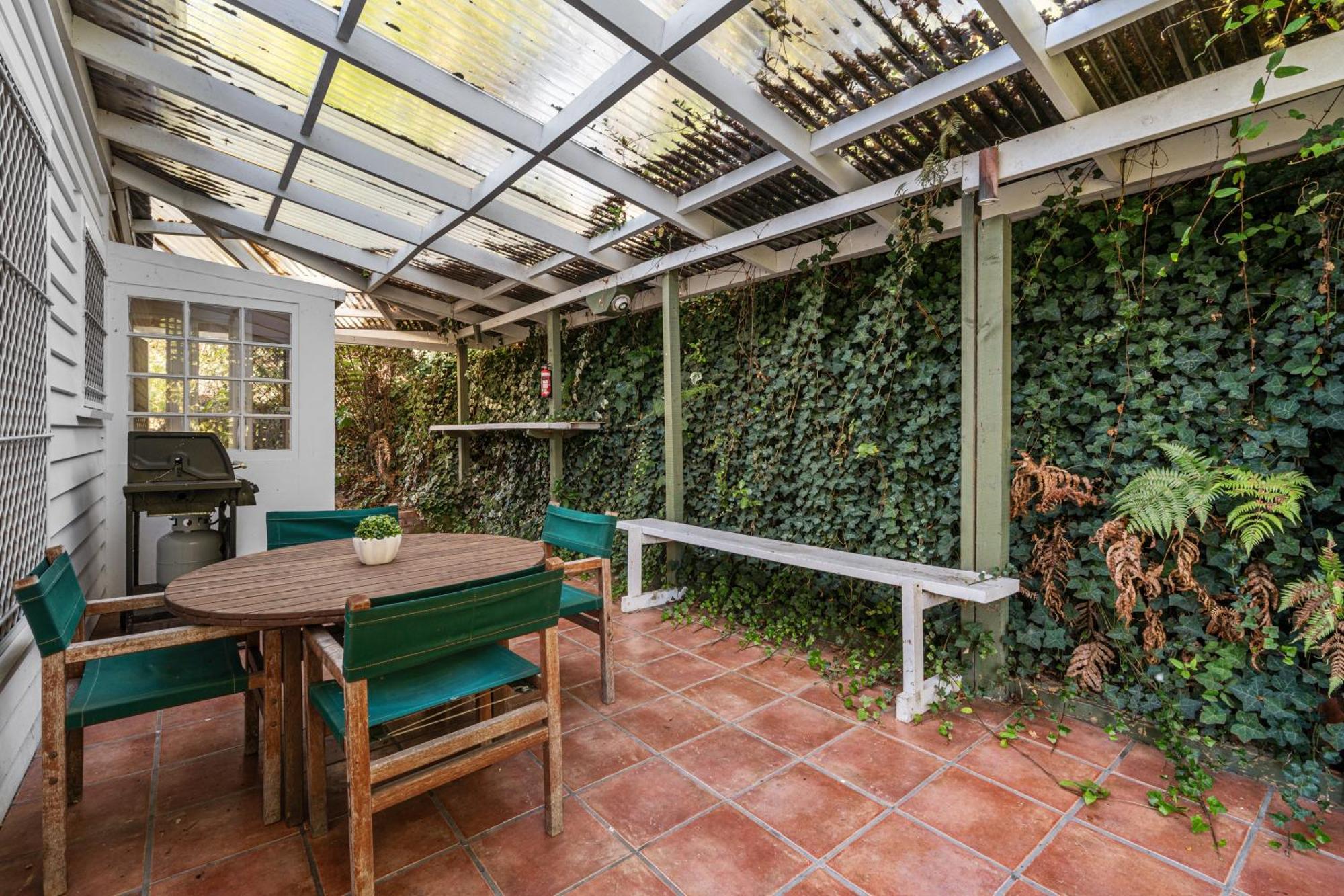 Tasman Holiday Parks Picton Εξωτερικό φωτογραφία The courtyard at the house