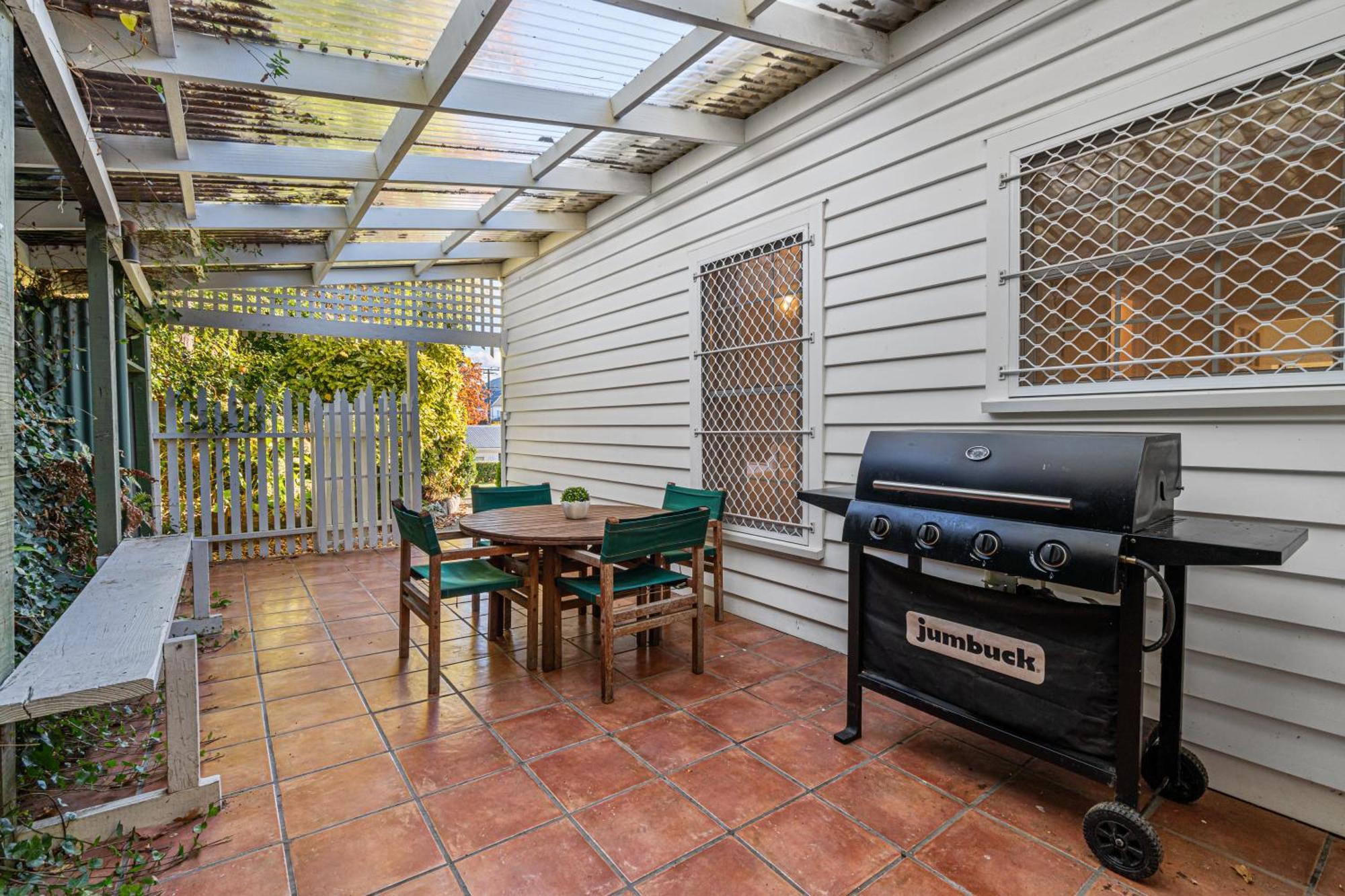 Tasman Holiday Parks Picton Εξωτερικό φωτογραφία A backyard barbecue