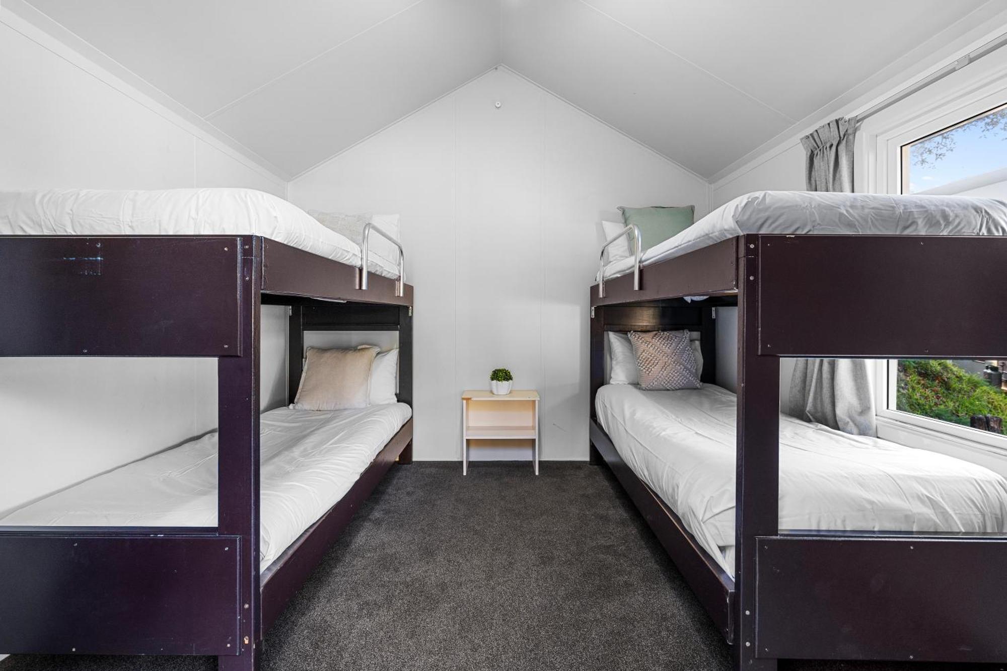 Tasman Holiday Parks Picton Εξωτερικό φωτογραφία Bunk beds