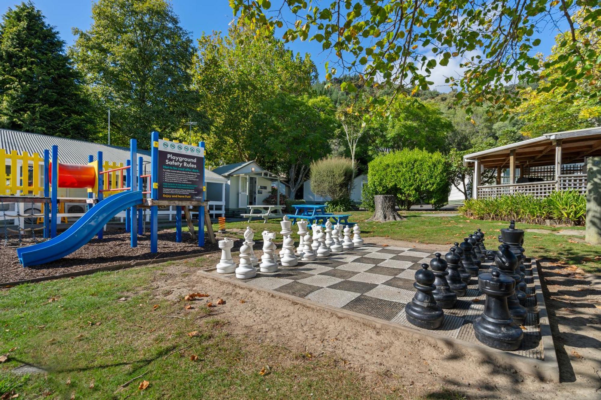 Tasman Holiday Parks Picton Εξωτερικό φωτογραφία Playground at the station