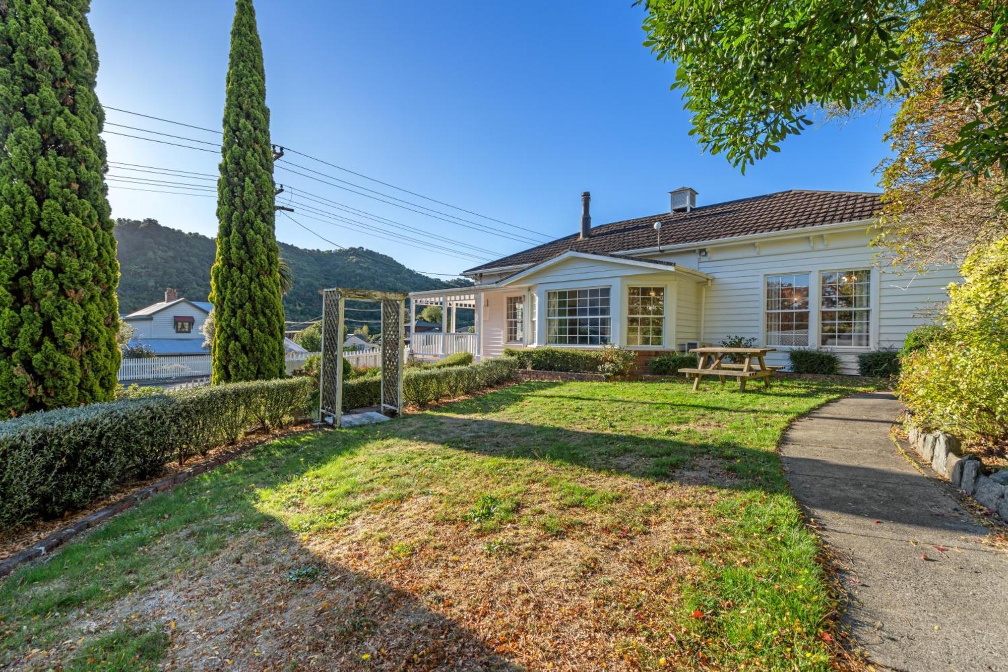 Tasman Holiday Parks Picton Εξωτερικό φωτογραφία The house in 2015
